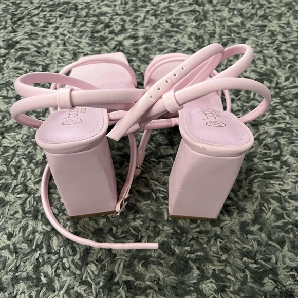 Boohoo Wide Width Crossover Strap Block Heels Baby Pink Size 9 - Picture 2 of 4